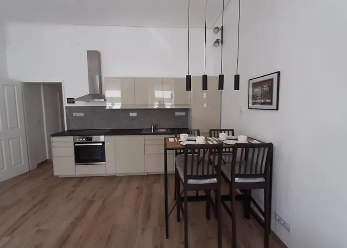 Pia's Gardenview Апартаменти